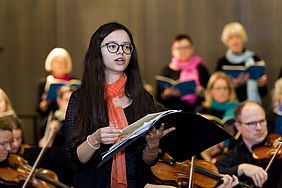 Sängerin beim Konzert der Hochschule Esslingen