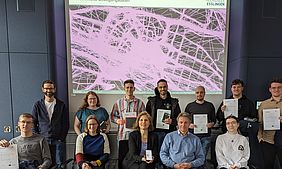 Gruppenbild der Gewinner des nachhaltigen Mobilitätswettbewerbs