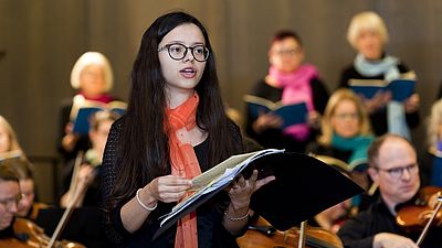 Sängerin beim Konzert der Hochschule Esslingen