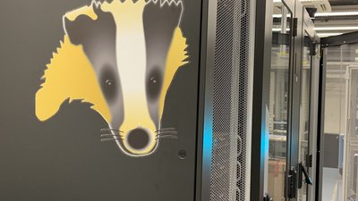 Dachs-Aufkleber an einem Schrank