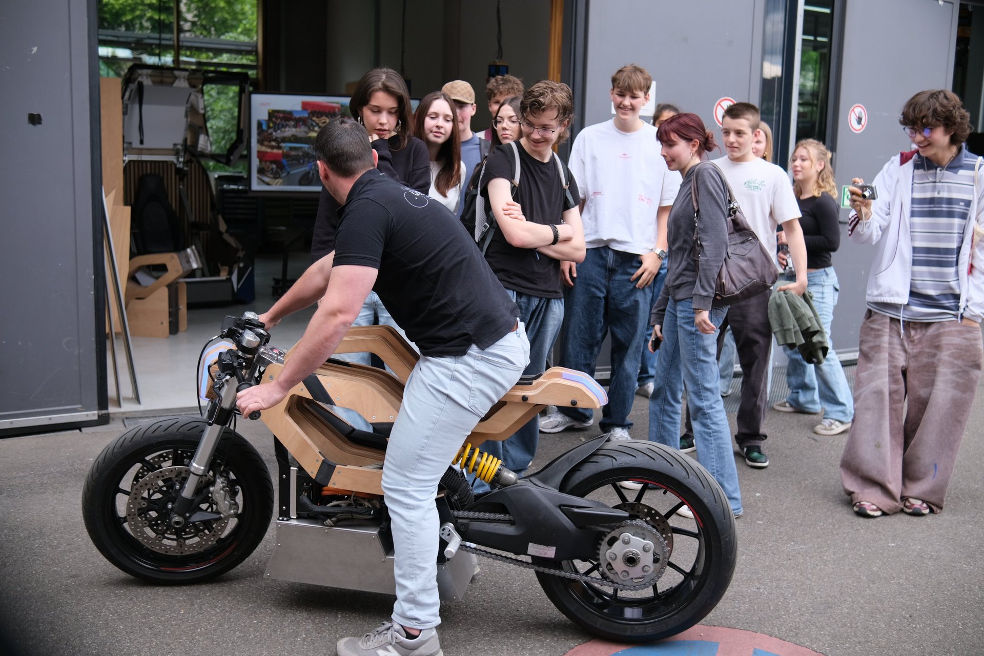Elektromotorrad am Rennstall der Hochschule Esslingen