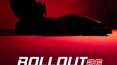 Plakat mit einem Rennwagen mit dem Titel "Rollout"