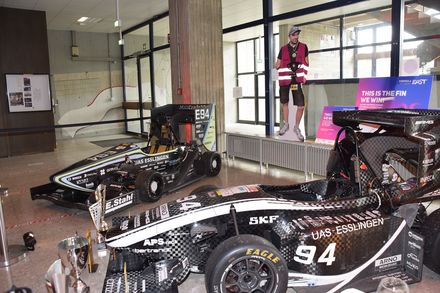 Rennautos beim Rollout der Hochschule Esslingen