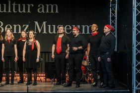 Sängerinnen und Sänger in einem Chor