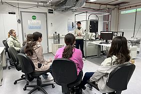 Rasterelektronikmikroskop bei Dr. Guo