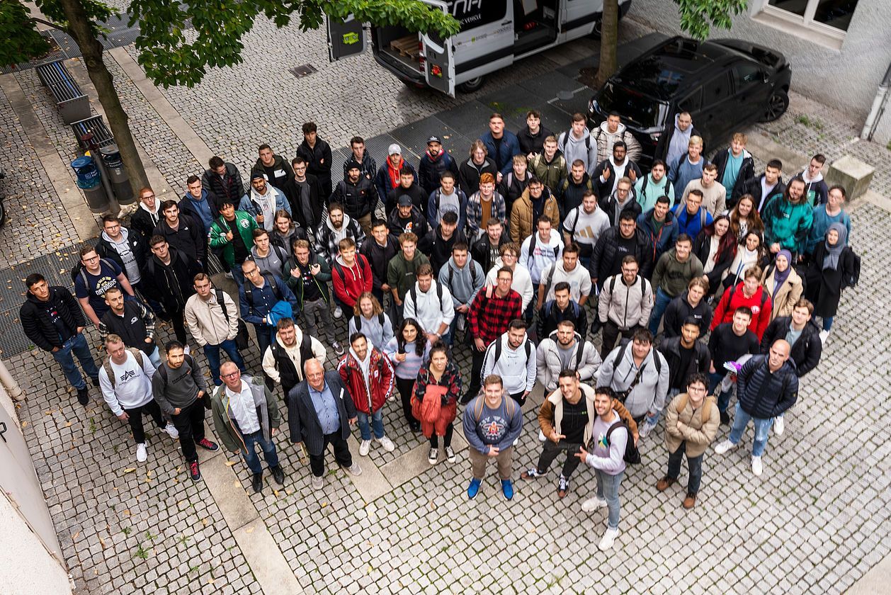 Gruppe Erstsemester der Fakultät Maschinen und Systeme im WS22