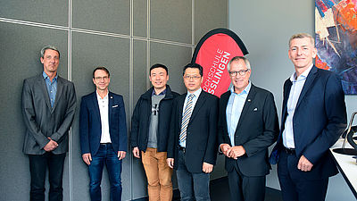 Chinesische Delegation und Gastgeber an der Hochschule Esslingen