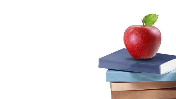 rechts: Bücherstapel mit Apfel darauf. Links: in schwarzer Schrift "Gesundheitsförderung für Studierende"