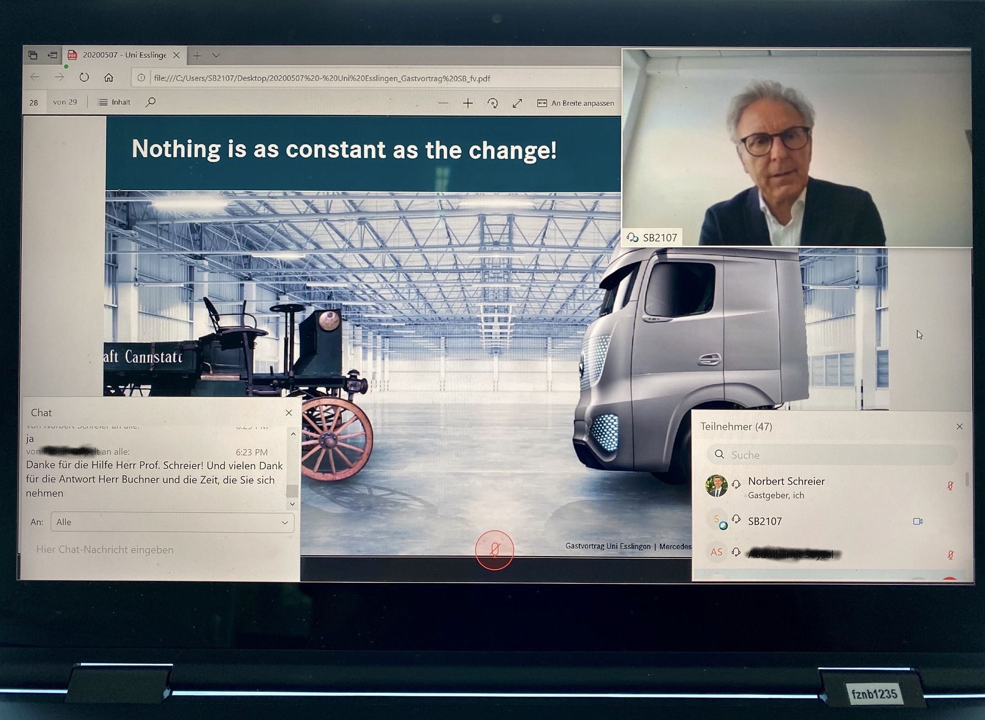 Bildschirm mit Ansicht auf eine Webkonferenz