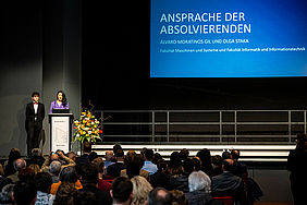 Die Absolvierendenvertreter Álvaro Moratinos Gil und Olga Staka (v.li.). (Foto: Andreas Ebinger)