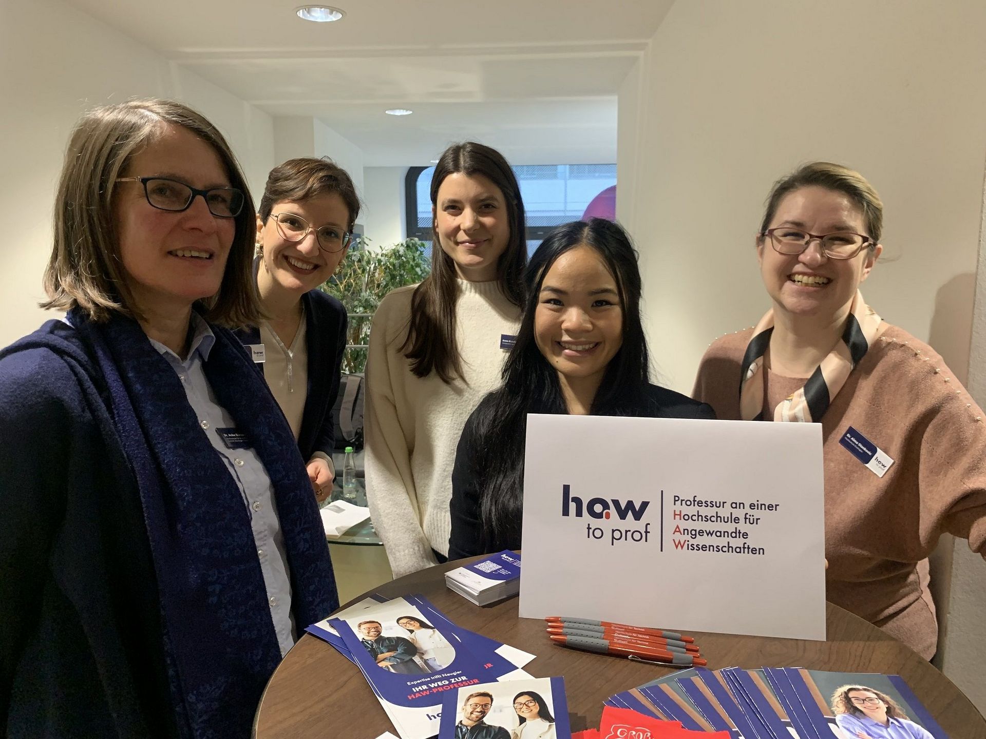 Gruppe von Frauen des Projektes How-to-Prof