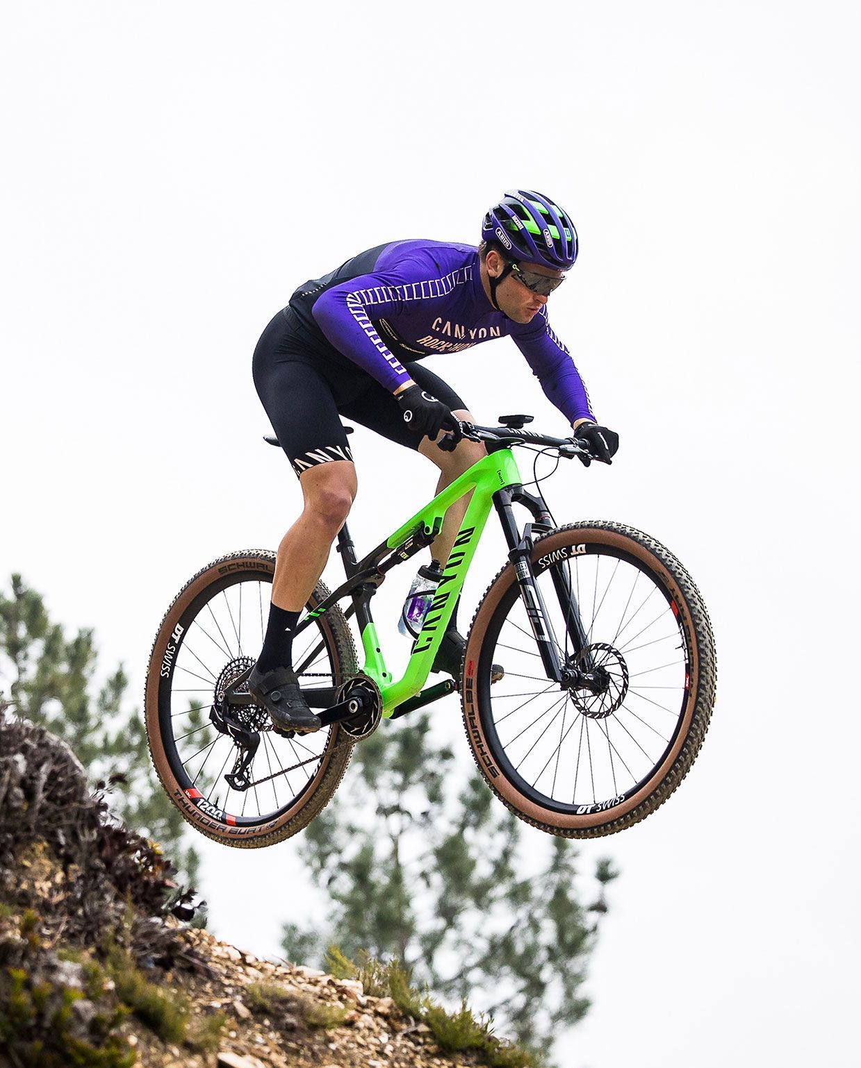 Luca Schwarzbauer bei einem Wettbewerb auf seinem Mountainbike.