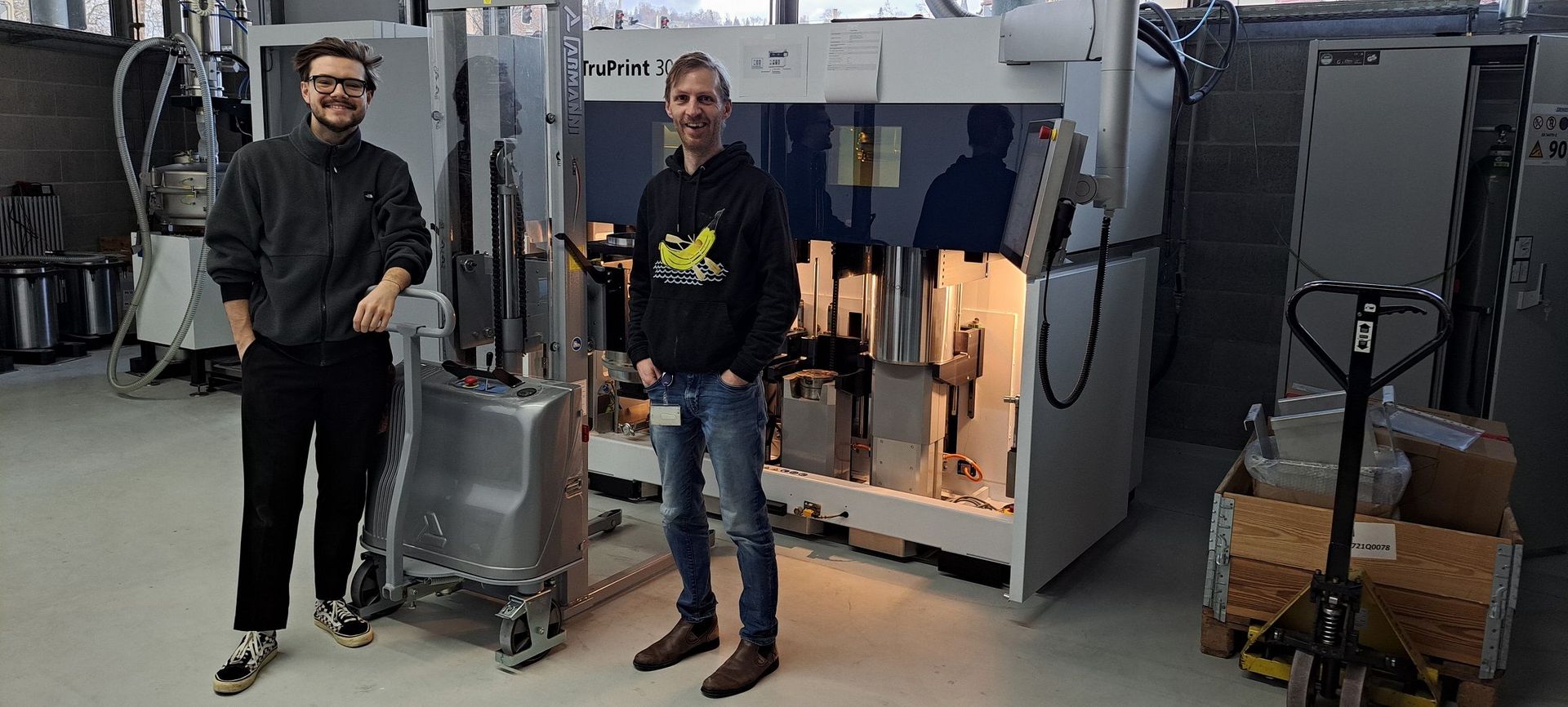 Mitarbeiter und Professor der Fakultät Maschinen und Systeme im Labor