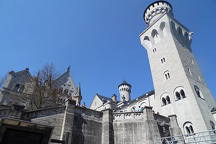 Gruppenfoto vor dem Schloss Neuschwanstein