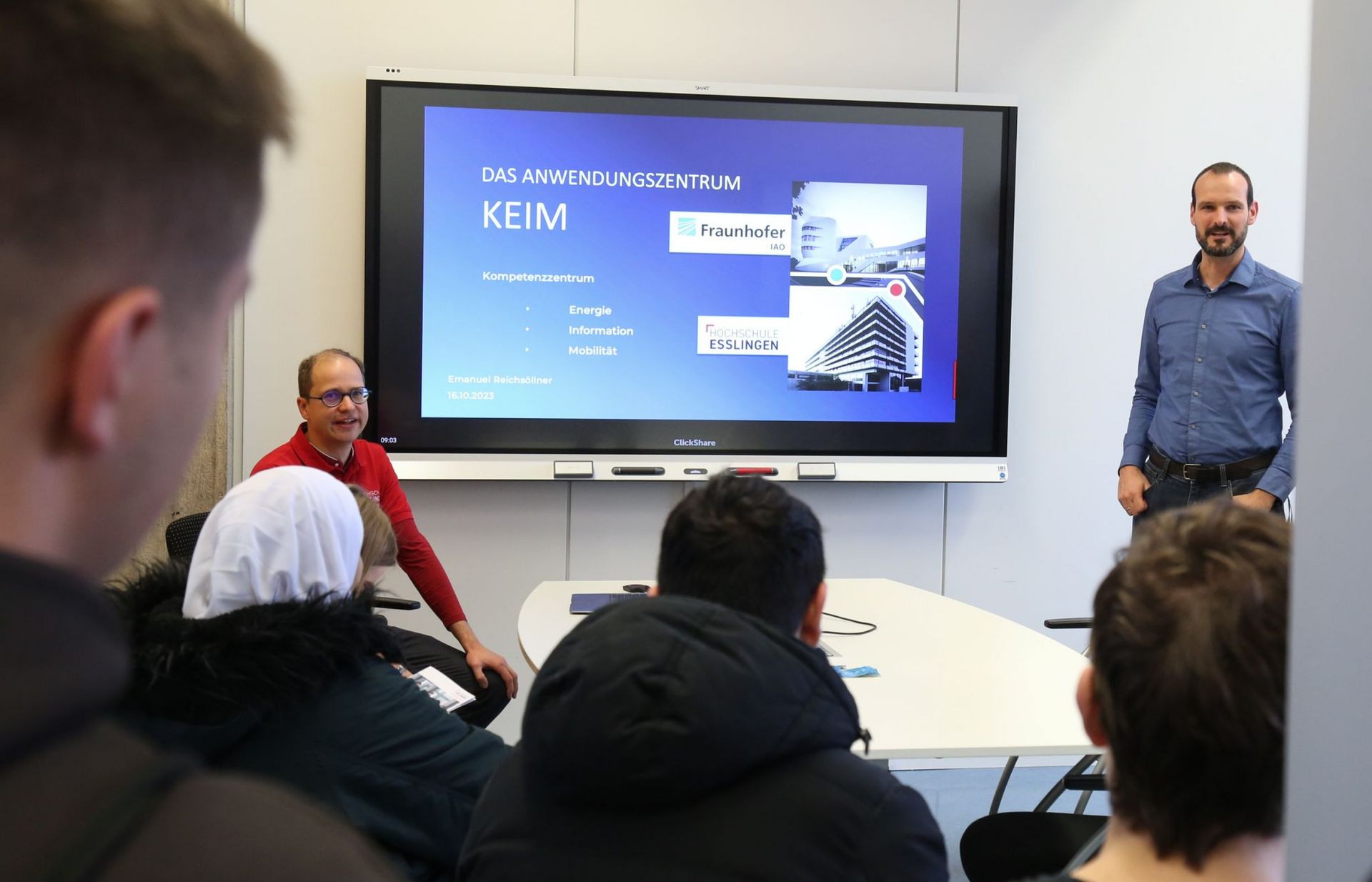 Menschen während einer Präsentation