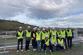 Die zweite Studierndengruppe auf der Baustelle von cellcentric.