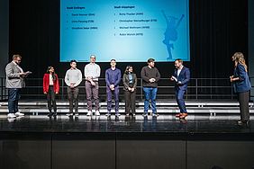 Gruppe von Preisträgern der Städte bei der Graduiertenfeier der Hochschule Esslingen