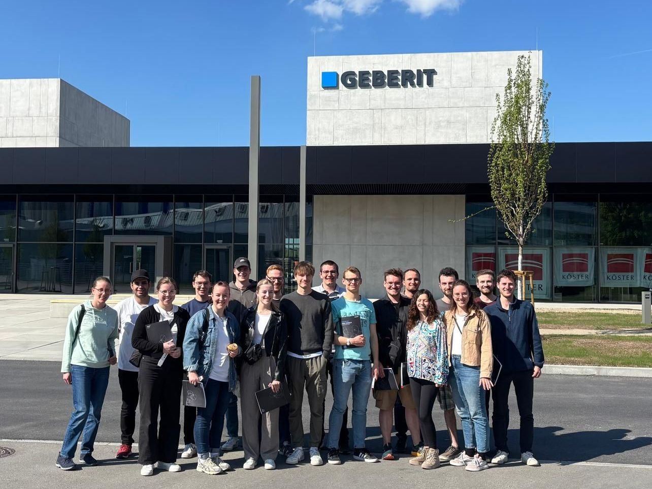 Gruppe von Studierenden der Hochschule Esslingen bei einer Exkursion