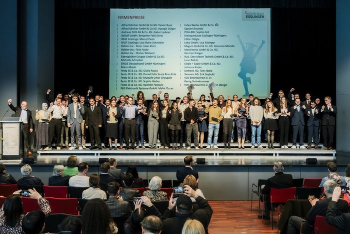Preisträgerinnen und Preisträger bei der Graduiertenfeier