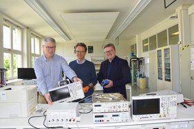 Drei Professoren in einem Labor am Campus Göppingen