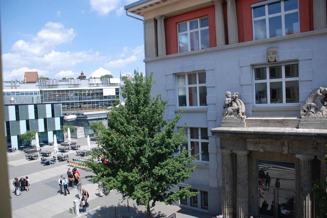 Aufnahme von oben des Gebäudes der Hochschule Esslingen Stadtmitte 