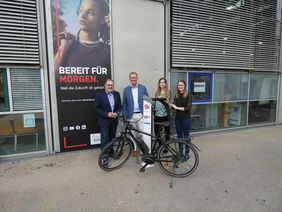 Übergabe der neuen Radservice-Station an die Hochschule Esslingen