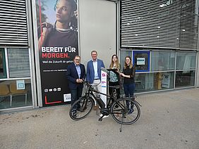 Übergabe der neuen Radservice-Station an die Hochschule Esslingen