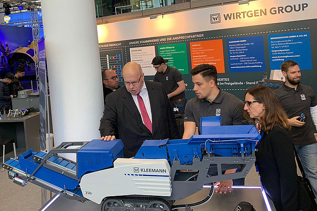 Project Mobirex Evo2": Model of a mobile crusher at the BAUMA 2019. Picture Esslingen University