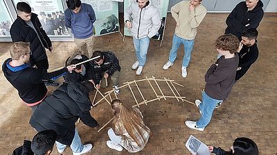 Gruppe von Studierenden aus der Fakultät Maschinen und Systeme der Hochschule Esslingen