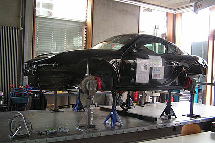 Workshop and test facilities Photo: Esslingen University/ Faculty of Automotive Engineering