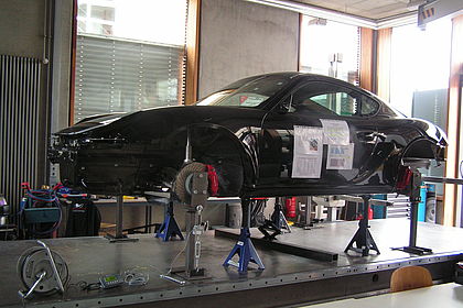 Workshop and test facilities Photo: Esslingen University/ Faculty of Automotive Engineering 