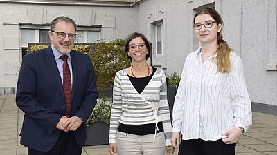 Prorektor Prof. Dr. Markus Trischler, Prof. Dr. Carla Cimatoribus und Eileen Sawatzki