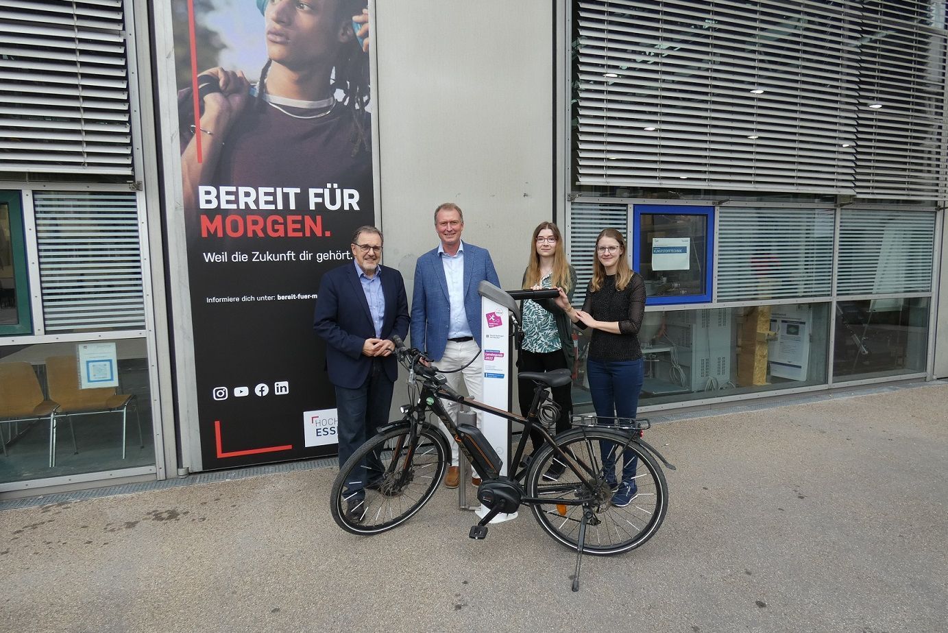 Übergabe der neuen Radservice-Station an die Hochschule Esslingen