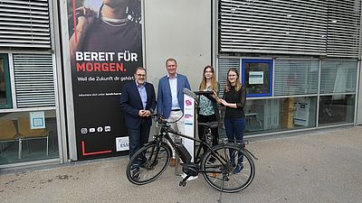 Übergabe der neuen Radservice-Station an die Hochschule Esslingen
