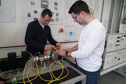 Students are working on a project in the area of activity "48V on-board supply" (Prof. Dr. André Böhm, Prof. Dr. Jürgen Haag)
