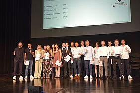 Gruppenfoto mit Preisträgerinnen und Preisträgern des VDF