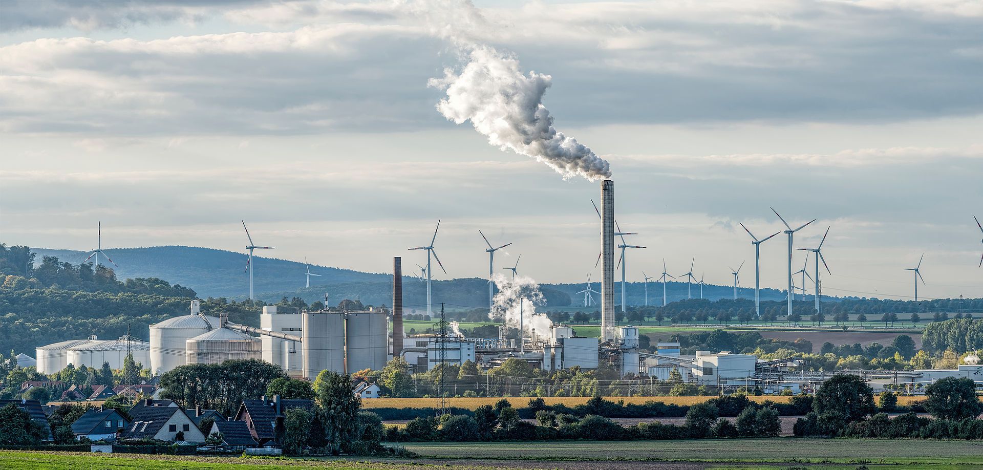 Industrielandschaft: Genehmigungsverfahren und Anlagenüberwachung