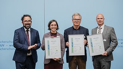 Gruppenfoto mit Professorin der Hochschule Esslingen