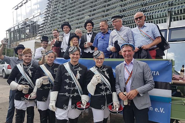 Group picture of the Suevia Fraternity at the Kandelmarsch procession 2011