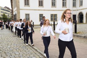 Kandelmarsch durch die Stadt