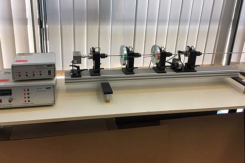 Test vehicle torsional mass oscillator