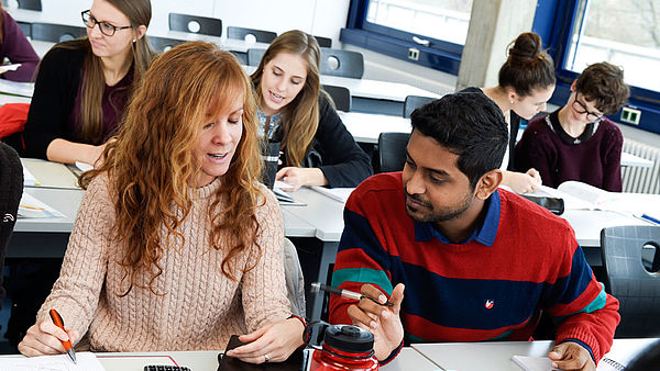 Students under duscussion. Image: Esslingen University