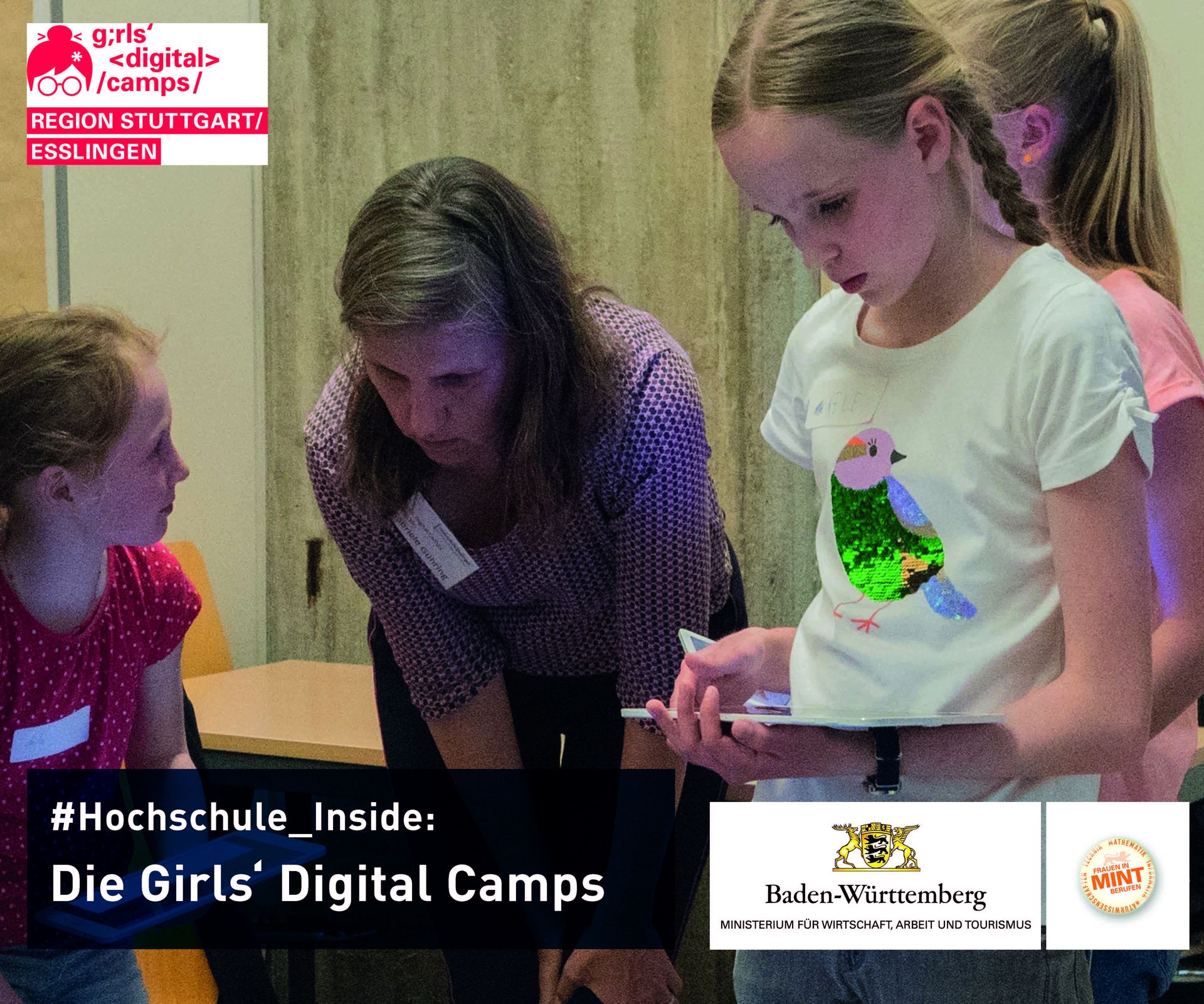 Schülerinnen und Professorin beim Girls Camp