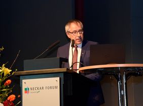 Rektor Prof. Christof Wolfmaier am Rednerpult