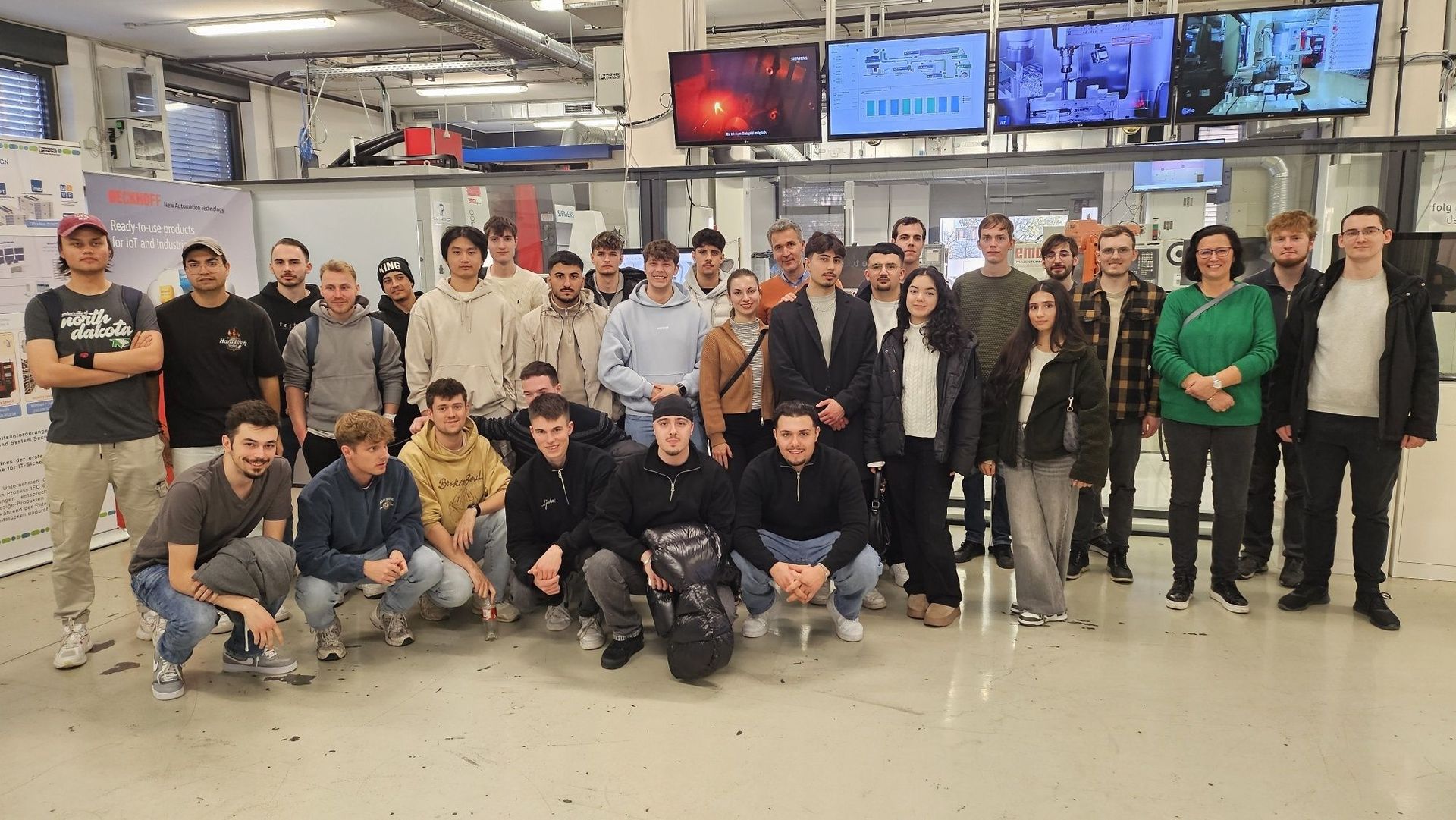 IT-Studierende und Professoren bei einer Exkursion in Wien