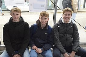 Drei junge Männer beim Studieninfotag der Hochschule Esslingen