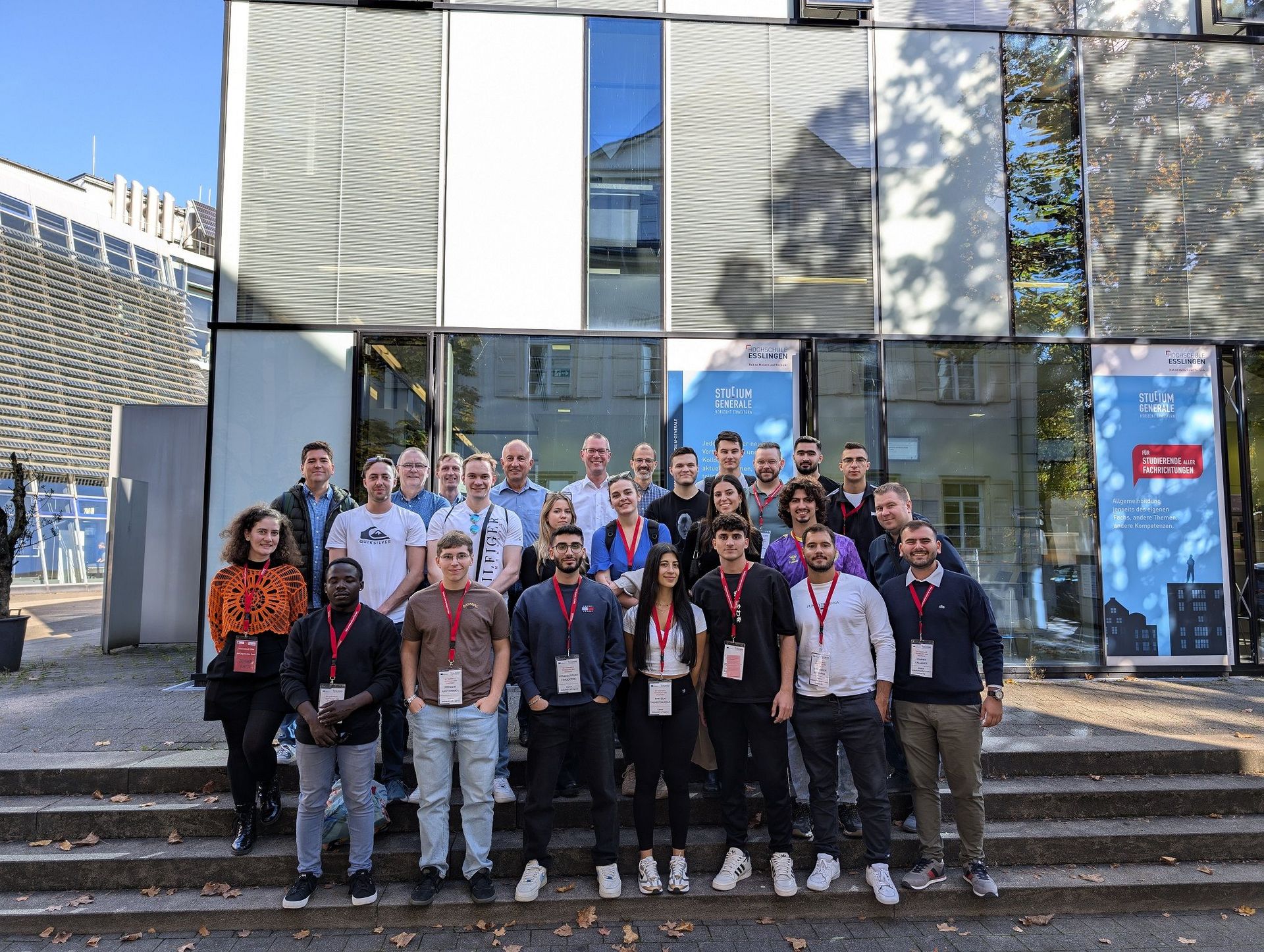 Gruppenfoto internationale Studierende und Lehrende Maschinen und Systeme