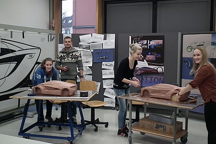 Students at Clay-Modelling, Photo: Esslingen University/ Faculty of Automotive Engineering