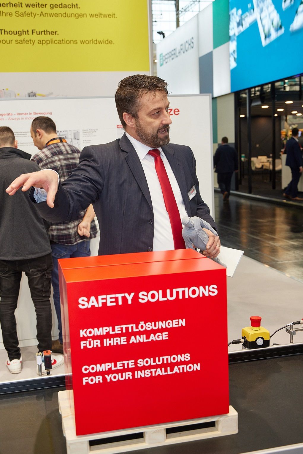 Leuze stellt sich auf einer Messe vor.