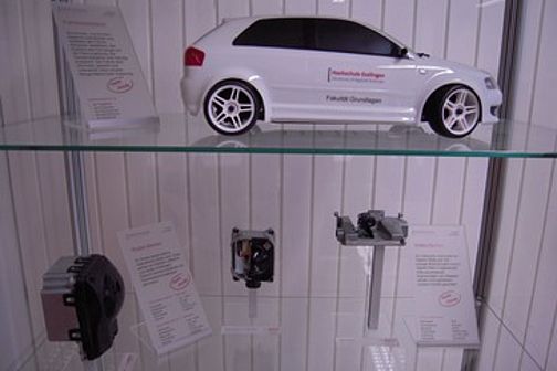 On display is a model car and other exhibits of the Hochschule Esslingen